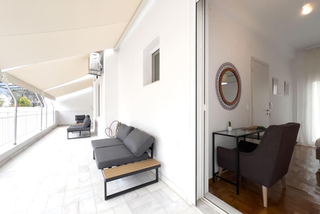Spacious Penthouse Near Downtown Athens Exterior photo